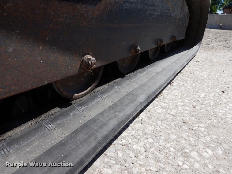 image for item IQ9559 2000 Bobcat 864  tracked skid steer loader