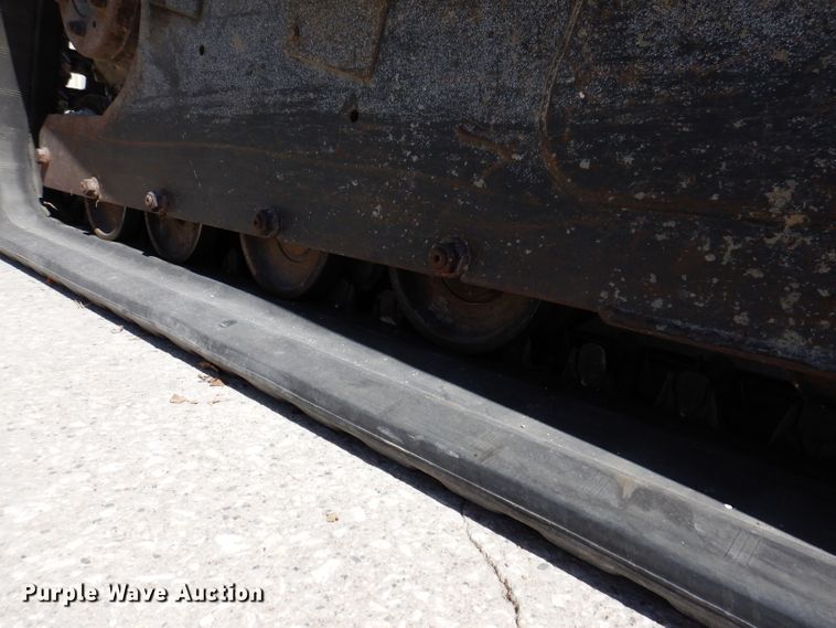 image for item IQ9559 2000 Bobcat 864  tracked skid steer loader