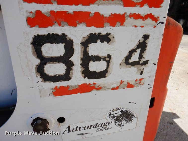 image for item IQ9559 2000 Bobcat 864  tracked skid steer loader
