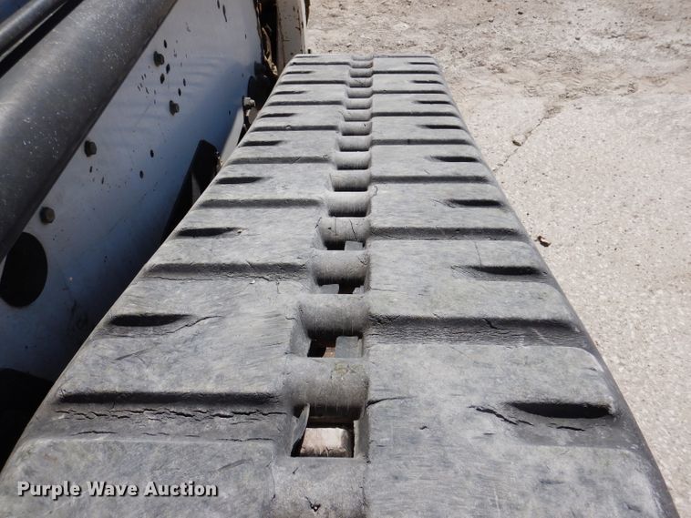 image for item IQ9559 2000 Bobcat 864  tracked skid steer loader