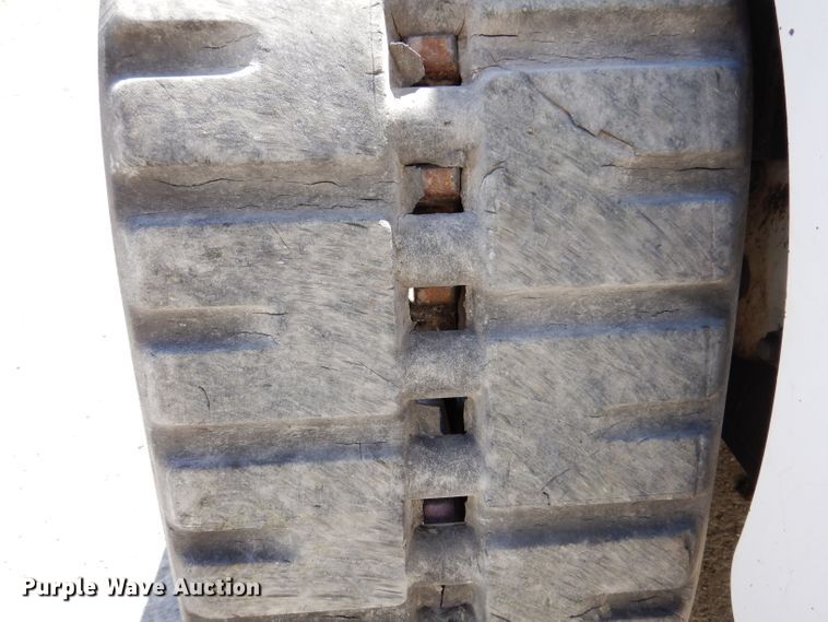 image for item IQ9559 2000 Bobcat 864  tracked skid steer loader