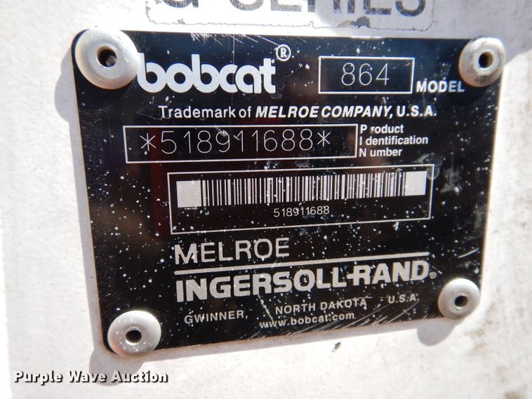 image for item IQ9559 2000 Bobcat 864  tracked skid steer loader