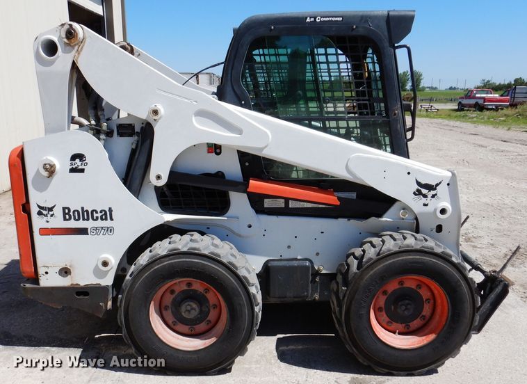 image for item IQ9560 2011 Bobcat S770  skid steer loader