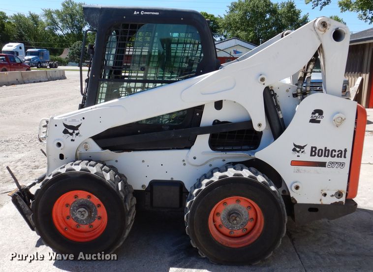 image for item IQ9560 2011 Bobcat S770  skid steer loader