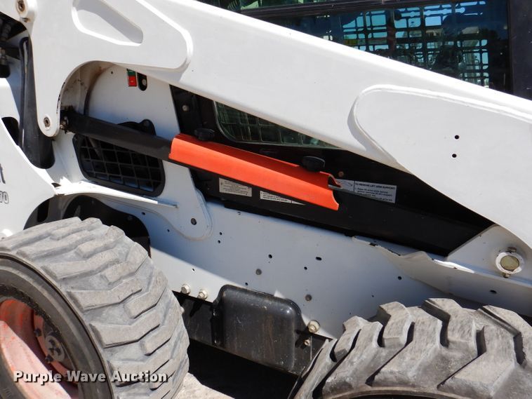 image for item IQ9560 2011 Bobcat S770  skid steer loader