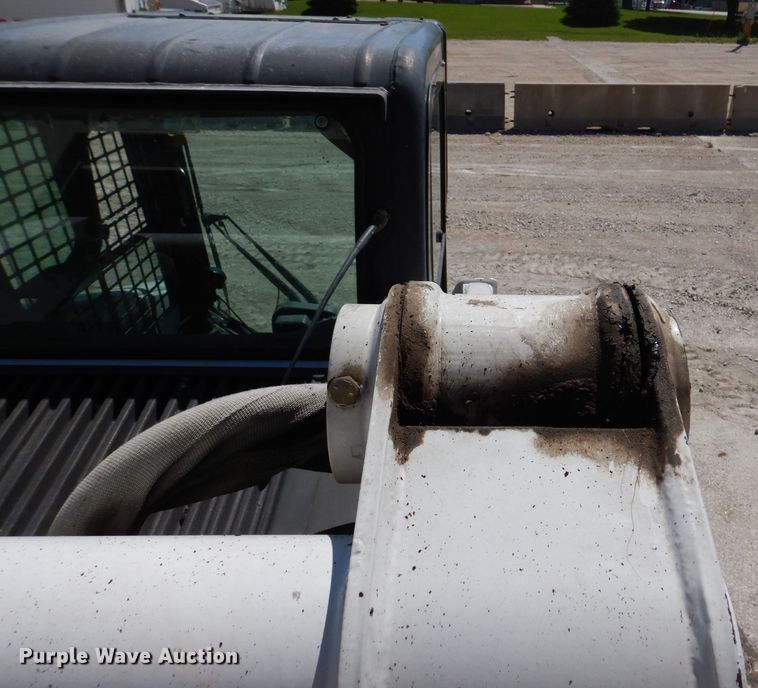 image for item IQ9560 2011 Bobcat S770  skid steer loader