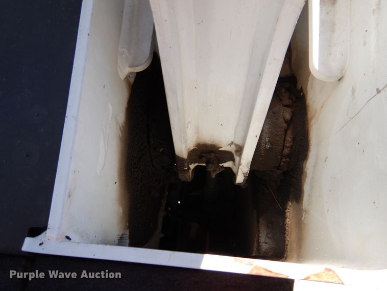 image for item IQ9560 2011 Bobcat S770  skid steer loader