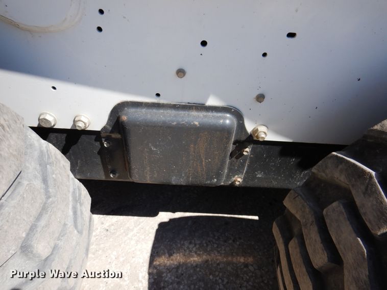 image for item IQ9560 2011 Bobcat S770  skid steer loader