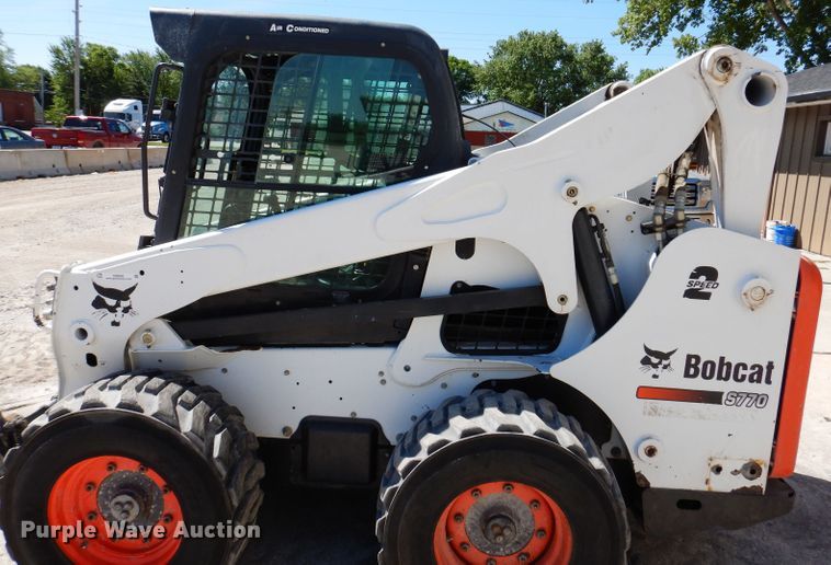 image for item IQ9560 2011 Bobcat S770  skid steer loader