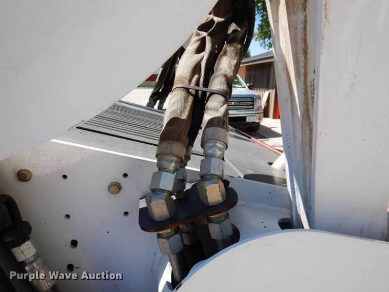 image for item IQ9560 2011 Bobcat S770  skid steer loader