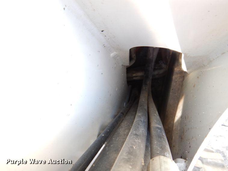 image for item IQ9560 2011 Bobcat S770  skid steer loader