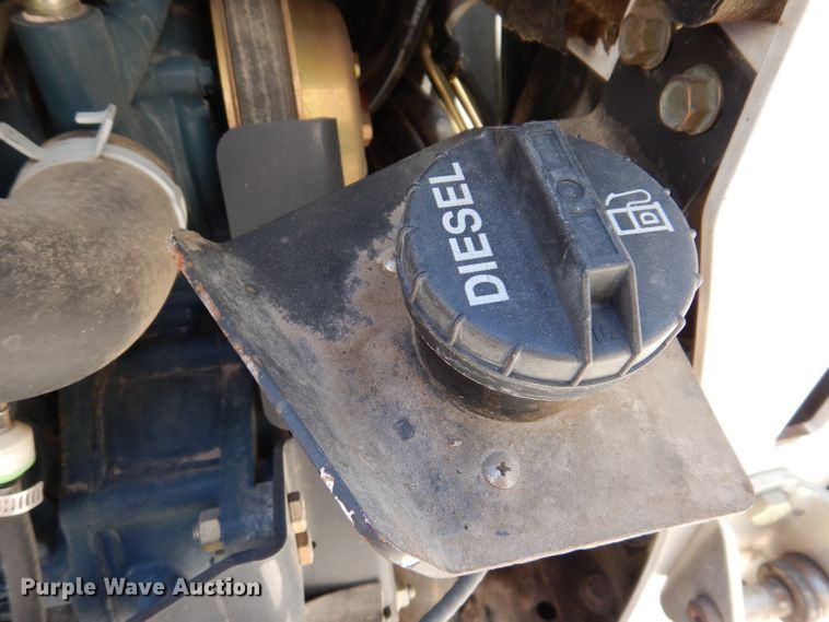 image for item IQ9560 2011 Bobcat S770  skid steer loader