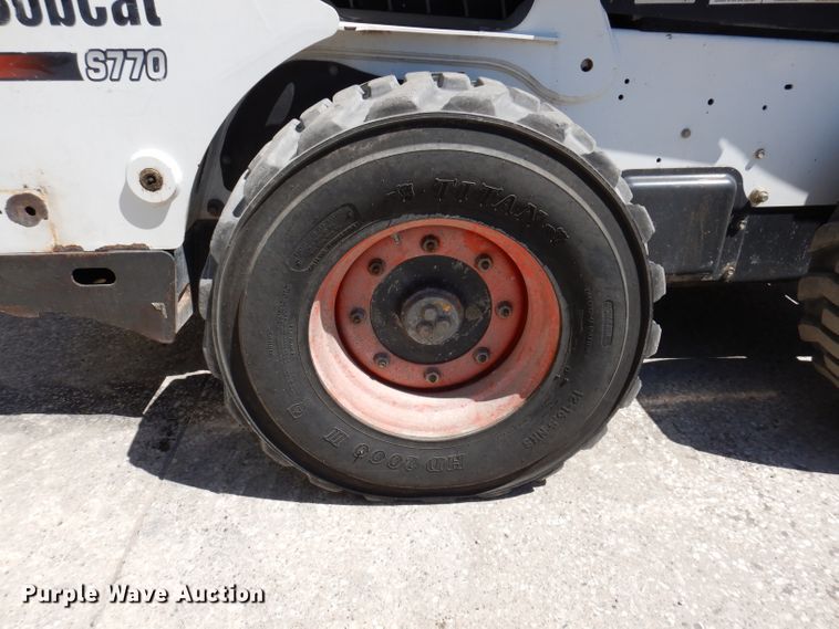 image for item IQ9560 2011 Bobcat S770  skid steer loader