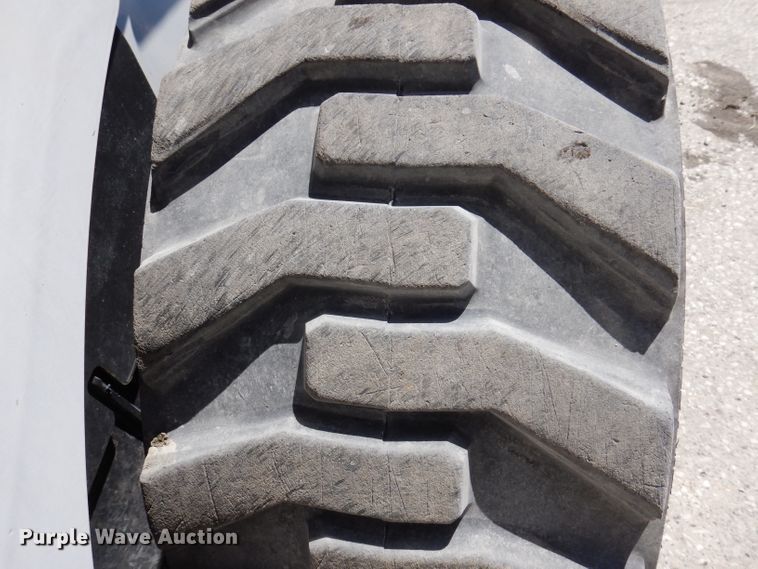 image for item IQ9560 2011 Bobcat S770  skid steer loader