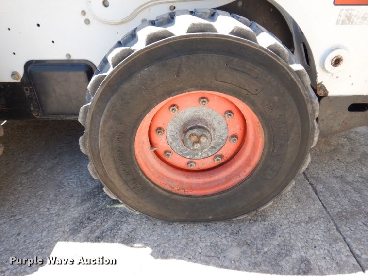 image for item IQ9560 2011 Bobcat S770  skid steer loader