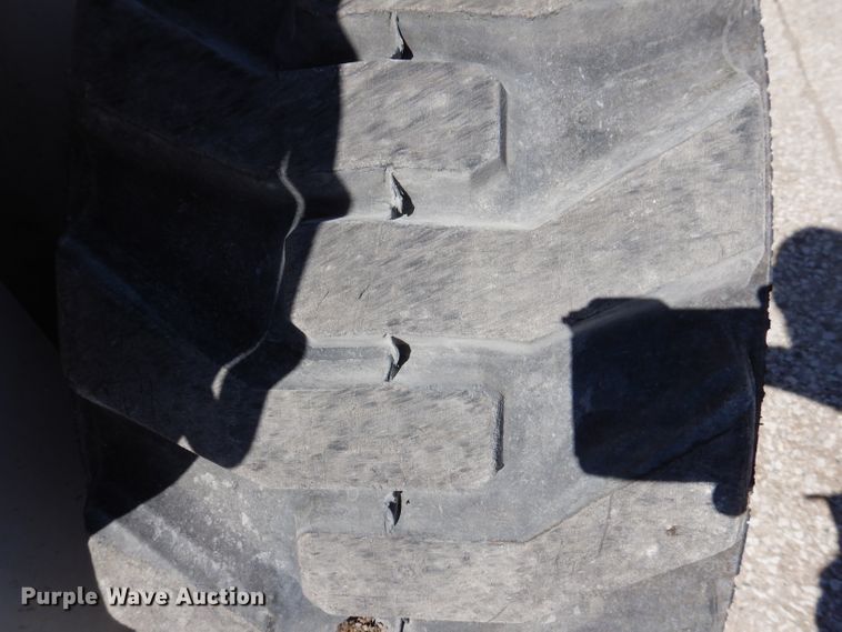 image for item IQ9560 2011 Bobcat S770  skid steer loader