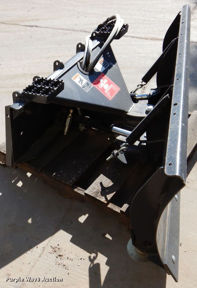 image for item IQ9562 FFC 173355  72"W skid steer snow plow