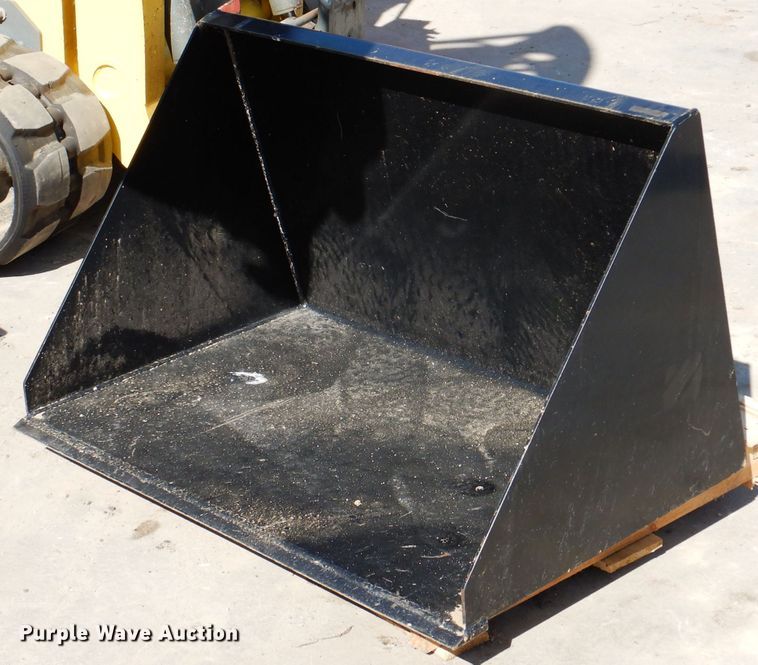 image for item IQ9563 Bradco 107783  45"W loader bucket