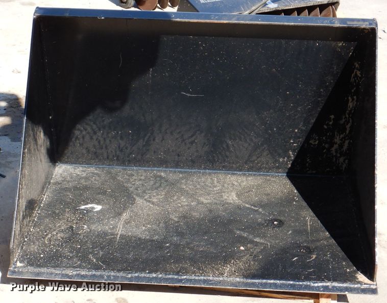 image for item IQ9563 Bradco 107783  45"W loader bucket