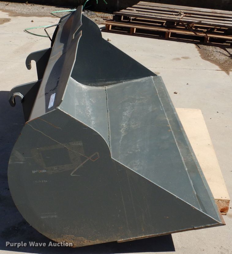 image for item IQ9568 2010 Weideman 1000227942 83"W bucket