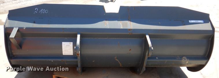 image for item IQ9568 2010 Weideman 1000227942 83"W bucket