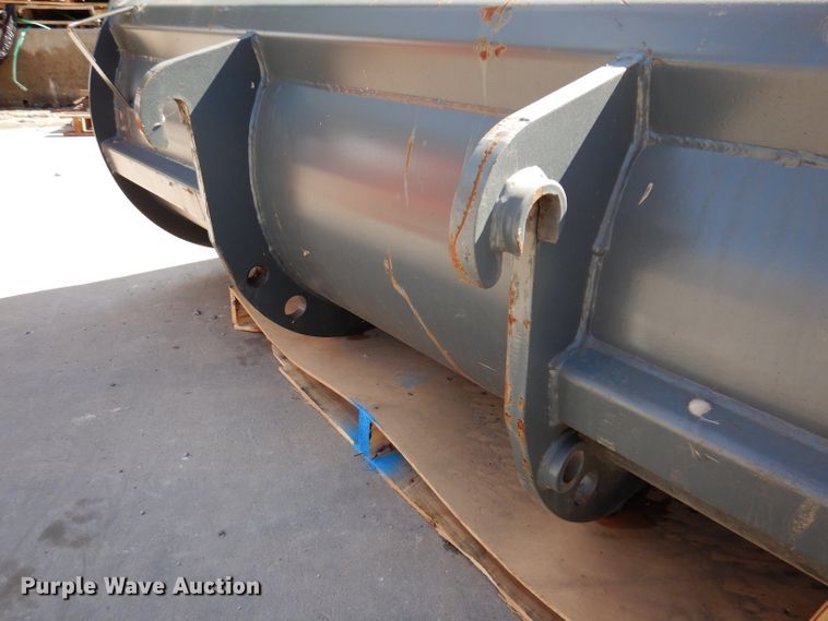 image for item IQ9568 2010 Weideman 1000227942 83"W bucket