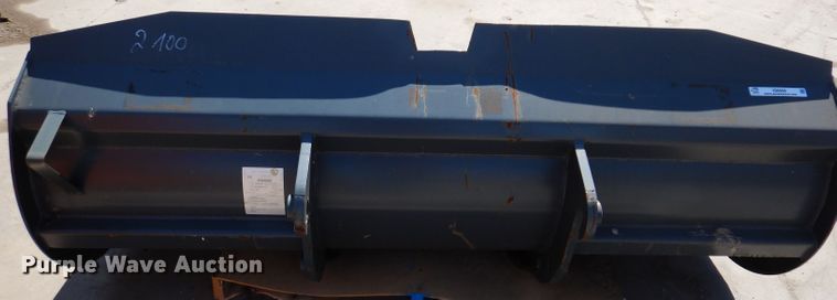 image for item IQ9568 2010 Weideman 1000227942 83"W bucket