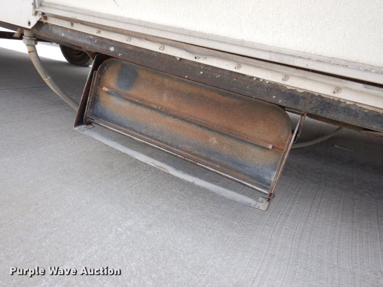 image for item IQ9575 1999 Independent Trailer Office Master  job trailer