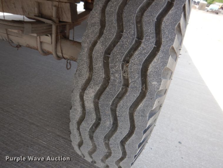 image for item IQ9575 1999 Independent Trailer Office Master  job trailer