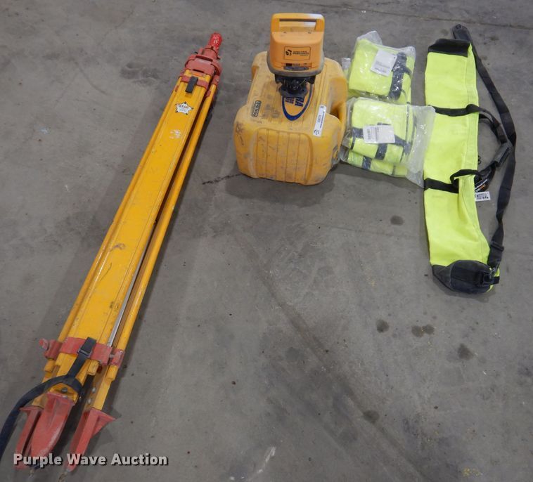 image for item IQ9579 Spectra Precision LL500  surveying laser