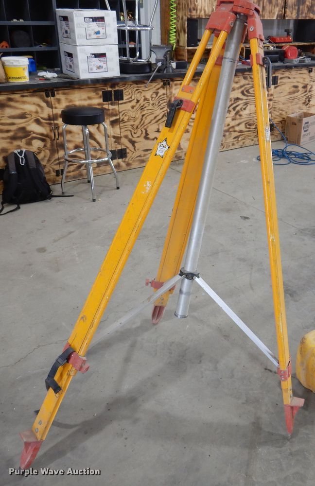 image for item IQ9579 Spectra Precision LL500  surveying laser