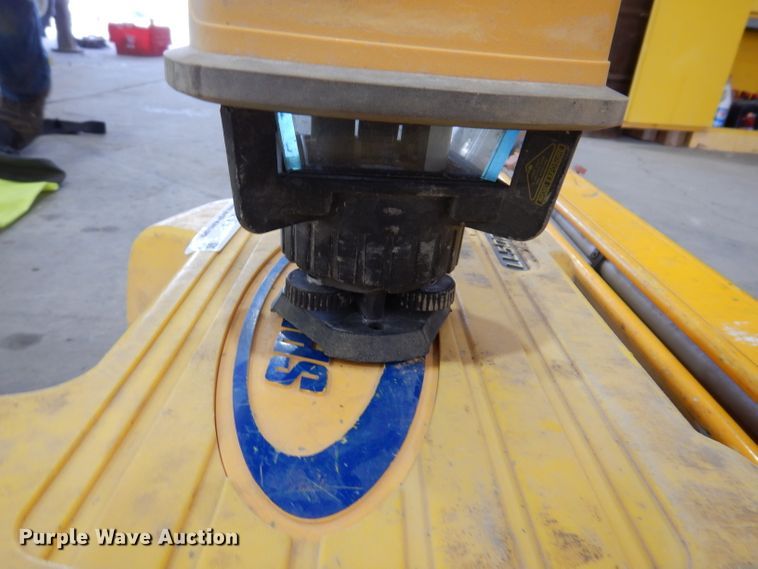 image for item IQ9579 Spectra Precision LL500  surveying laser