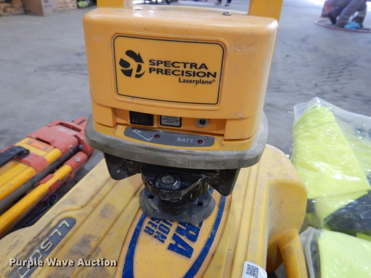 image for item IQ9579 Spectra Precision LL500  surveying laser