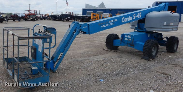 image for item IT9115 2001 Genie S-45  boom lift