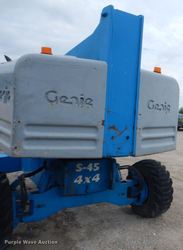 image for item IT9115 2001 Genie S-45  boom lift