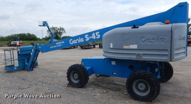 image for item IT9115 2001 Genie S-45  boom lift