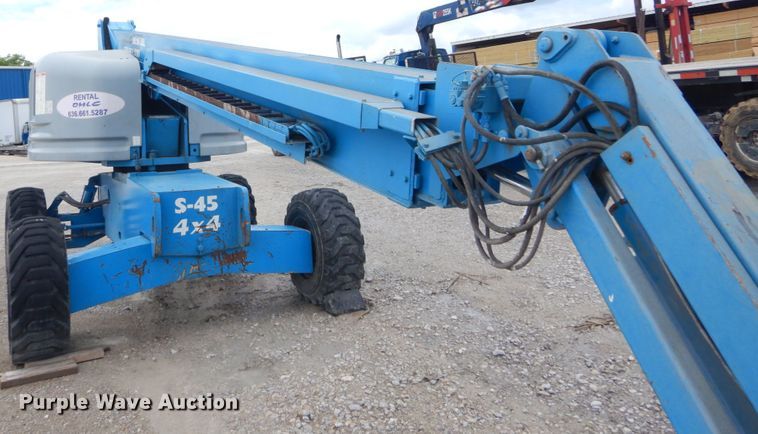 image for item IT9115 2001 Genie S-45  boom lift