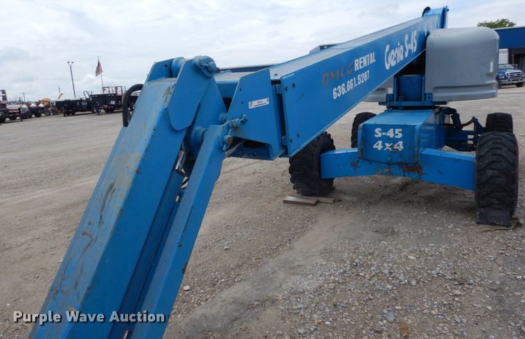 image for item IT9115 2001 Genie S-45  boom lift