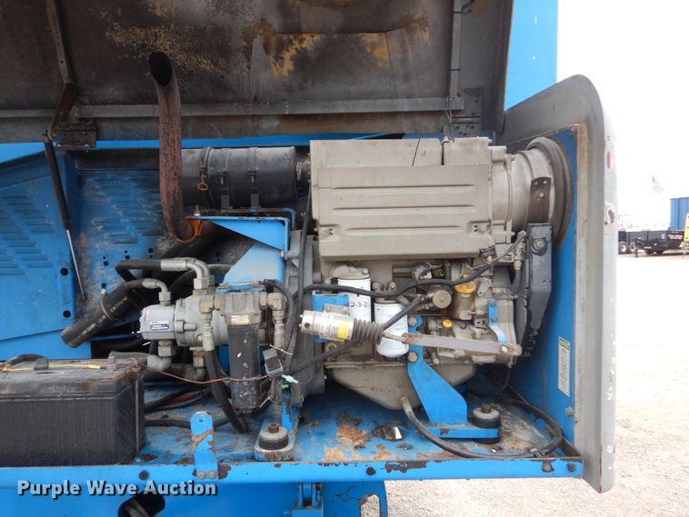 image for item IT9115 2001 Genie S-45  boom lift