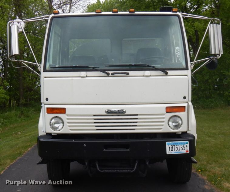 image for item IT9423 2005 Freightliner  oil distributor truck