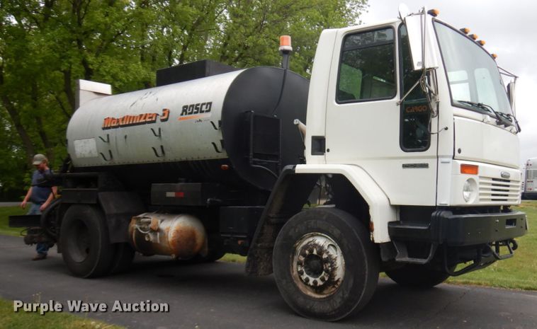 image for item IT9423 2005 Freightliner  oil distributor truck