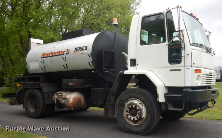 image for item IT9423 2005 Freightliner  oil distributor truck