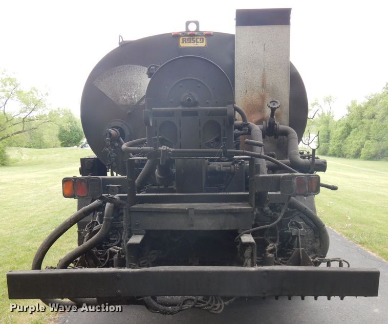 image for item IT9423 2005 Freightliner  oil distributor truck