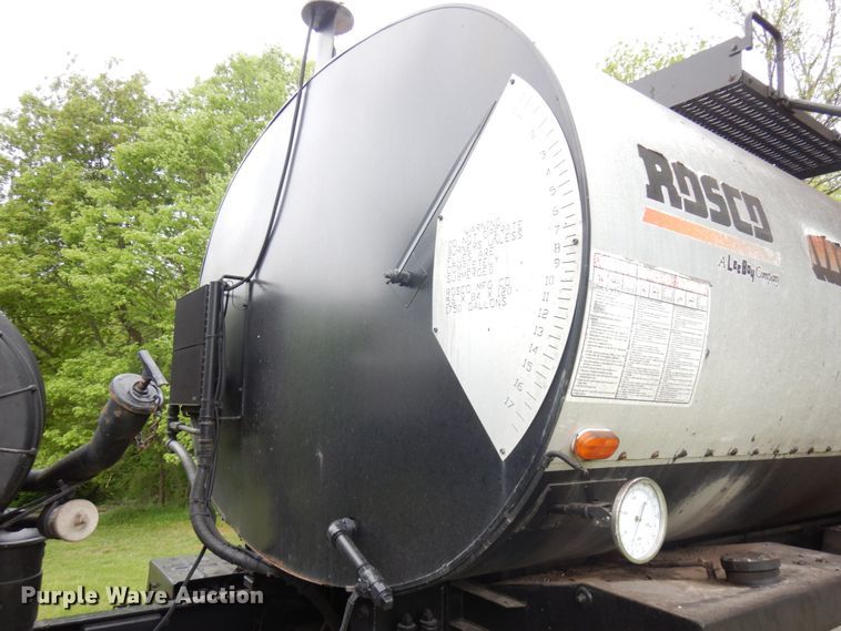 image for item IT9423 2005 Freightliner  oil distributor truck