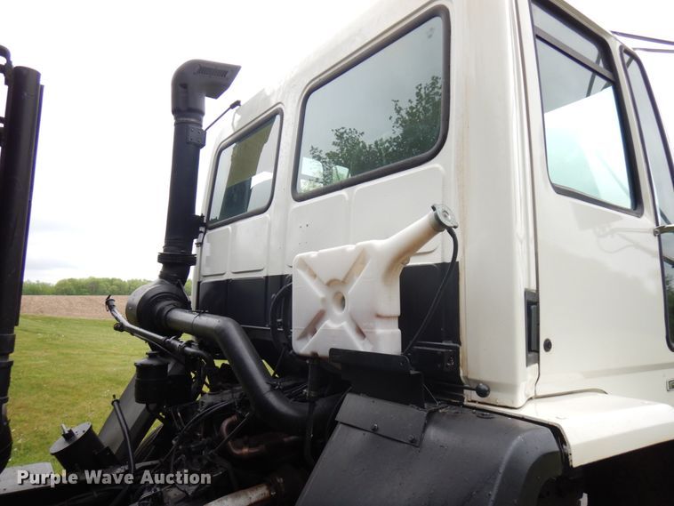 image for item IT9423 2005 Freightliner  oil distributor truck