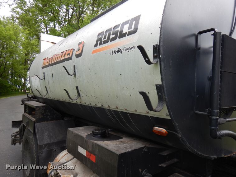 image for item IT9423 2005 Freightliner  oil distributor truck