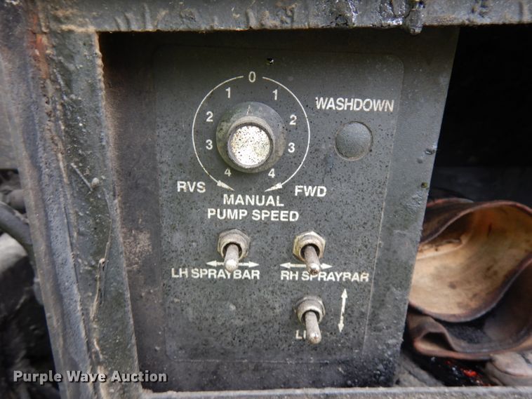 image for item IT9423 2005 Freightliner  oil distributor truck