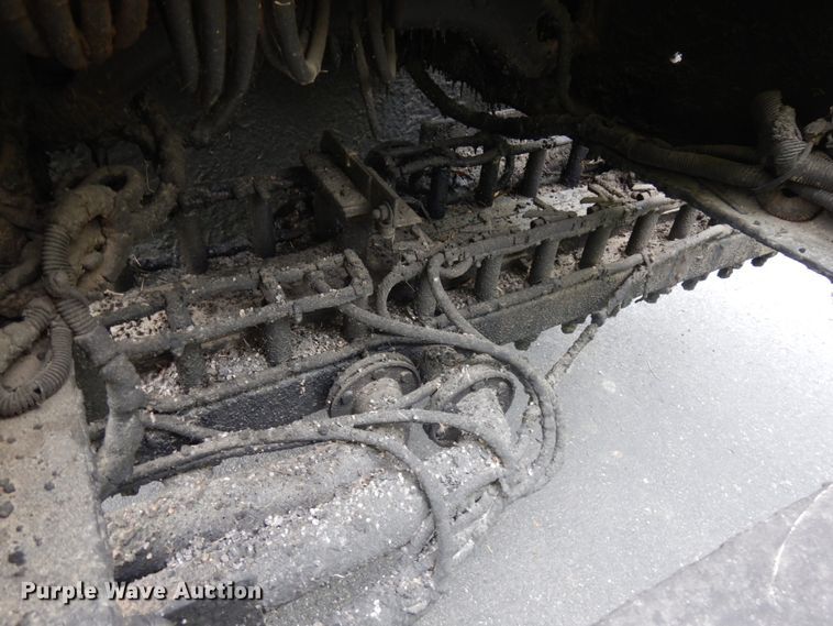 image for item IT9423 2005 Freightliner  oil distributor truck