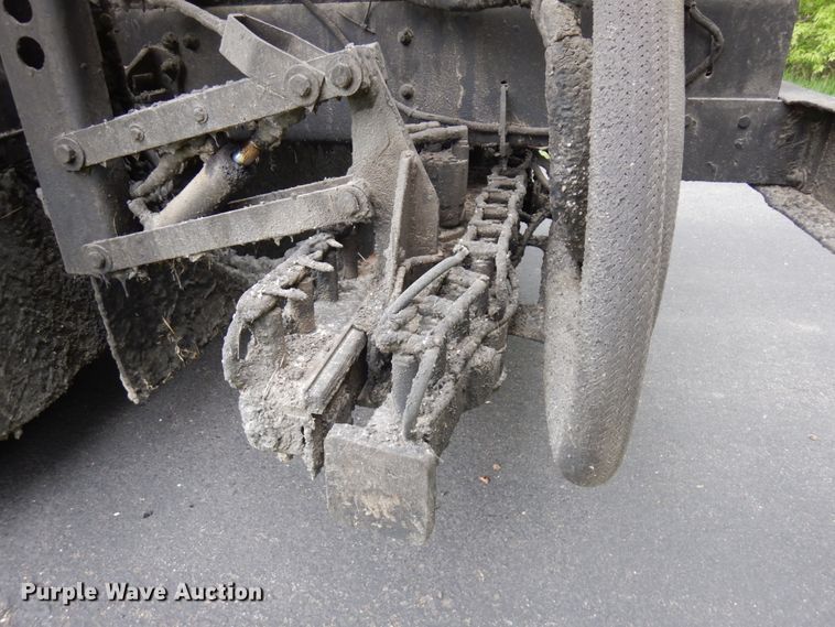 image for item IT9423 2005 Freightliner  oil distributor truck