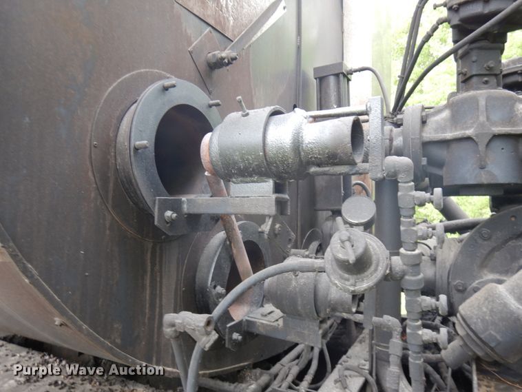 image for item IT9423 2005 Freightliner  oil distributor truck